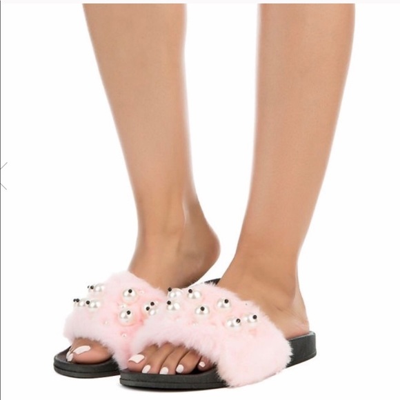 Final price drop!!!Pink faux fur slides - Picture 3 of 3
